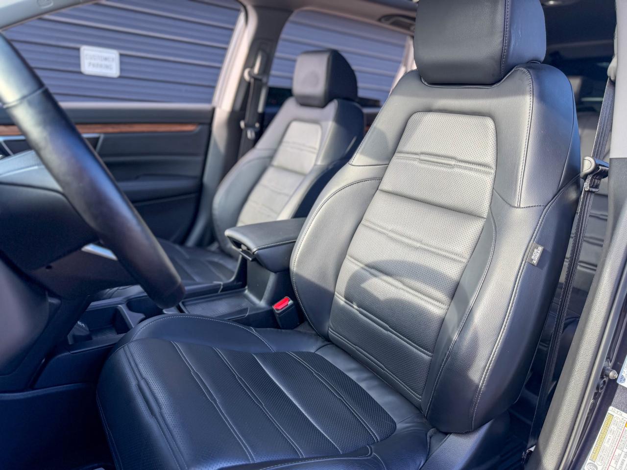 2017 Honda CR-V Touring-AWD/NAVI/LOW KM/BSM/ACC/PANO/REMOTE/CAMERA Photo