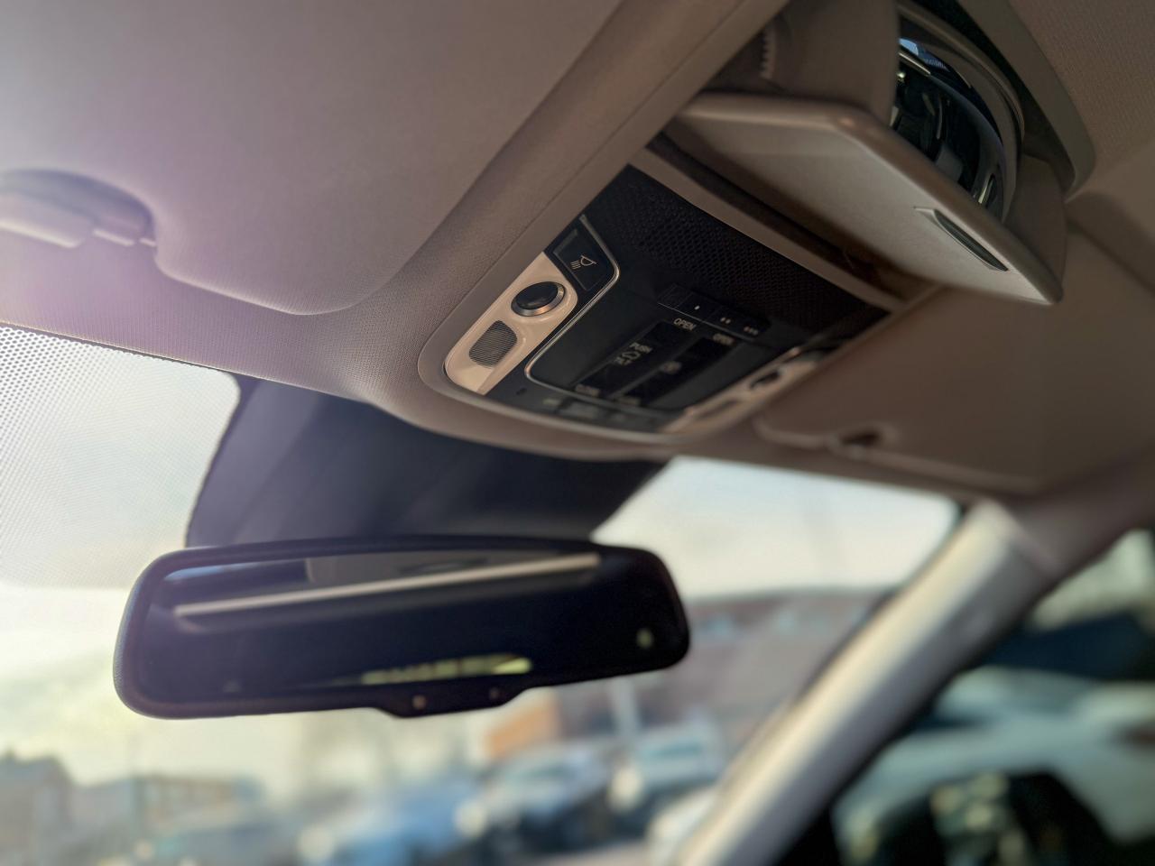 2017 Honda CR-V Touring-AWD/NAVI/LOW KM/BSM/ACC/PANO/REMOTE/CAMERA Photo