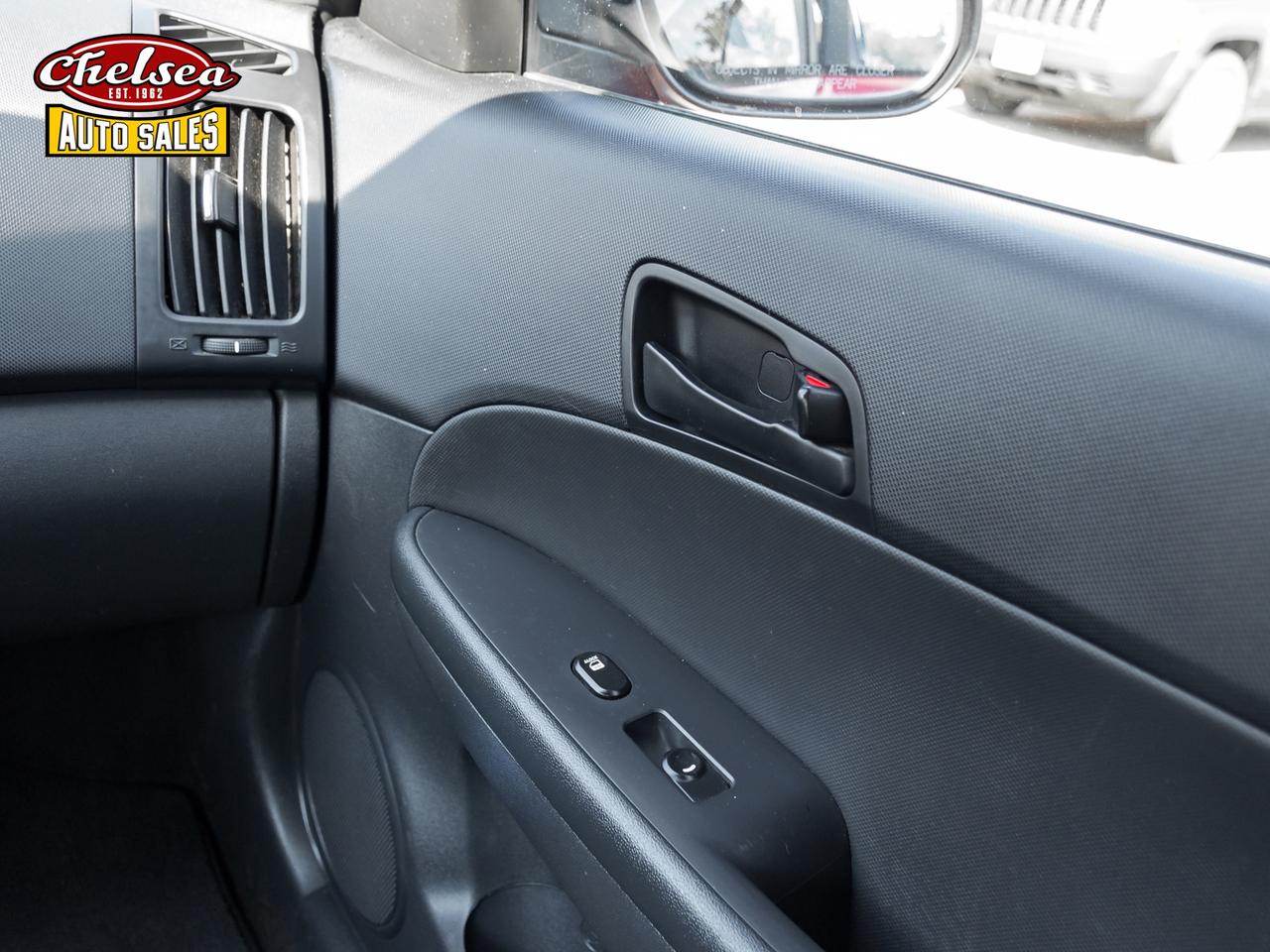 2012 Hyundai Elantra Touring SE Photo