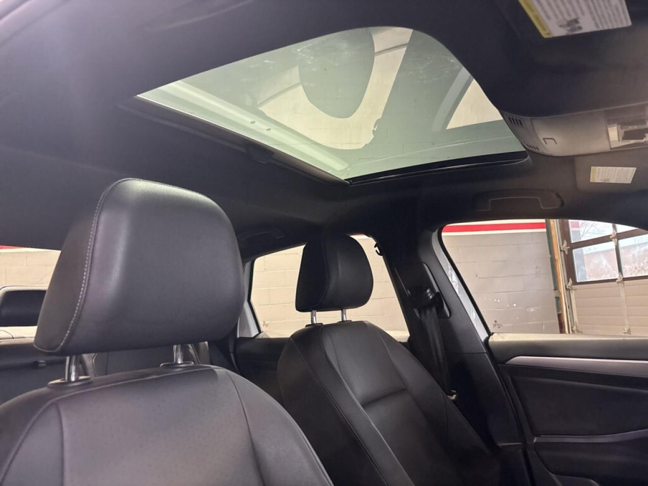 2021 Volkswagen Jetta Highline R Line / Leather / NAVI / Sunroof / Back Photo