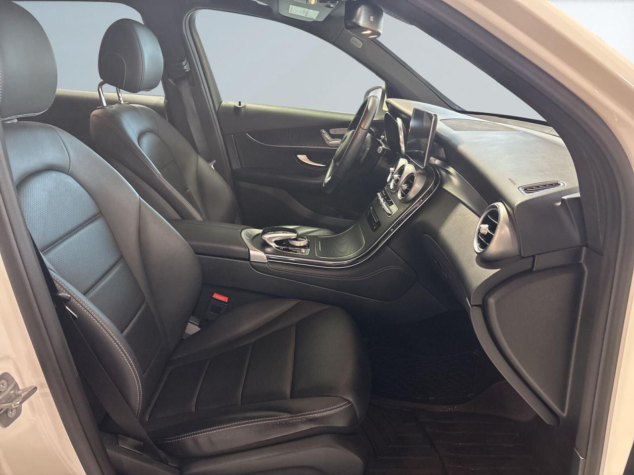 2018 Mercedes-Benz GLC-Class GLC 300 4MATIC / Car Play / Android / NAVI / Sunro Photo