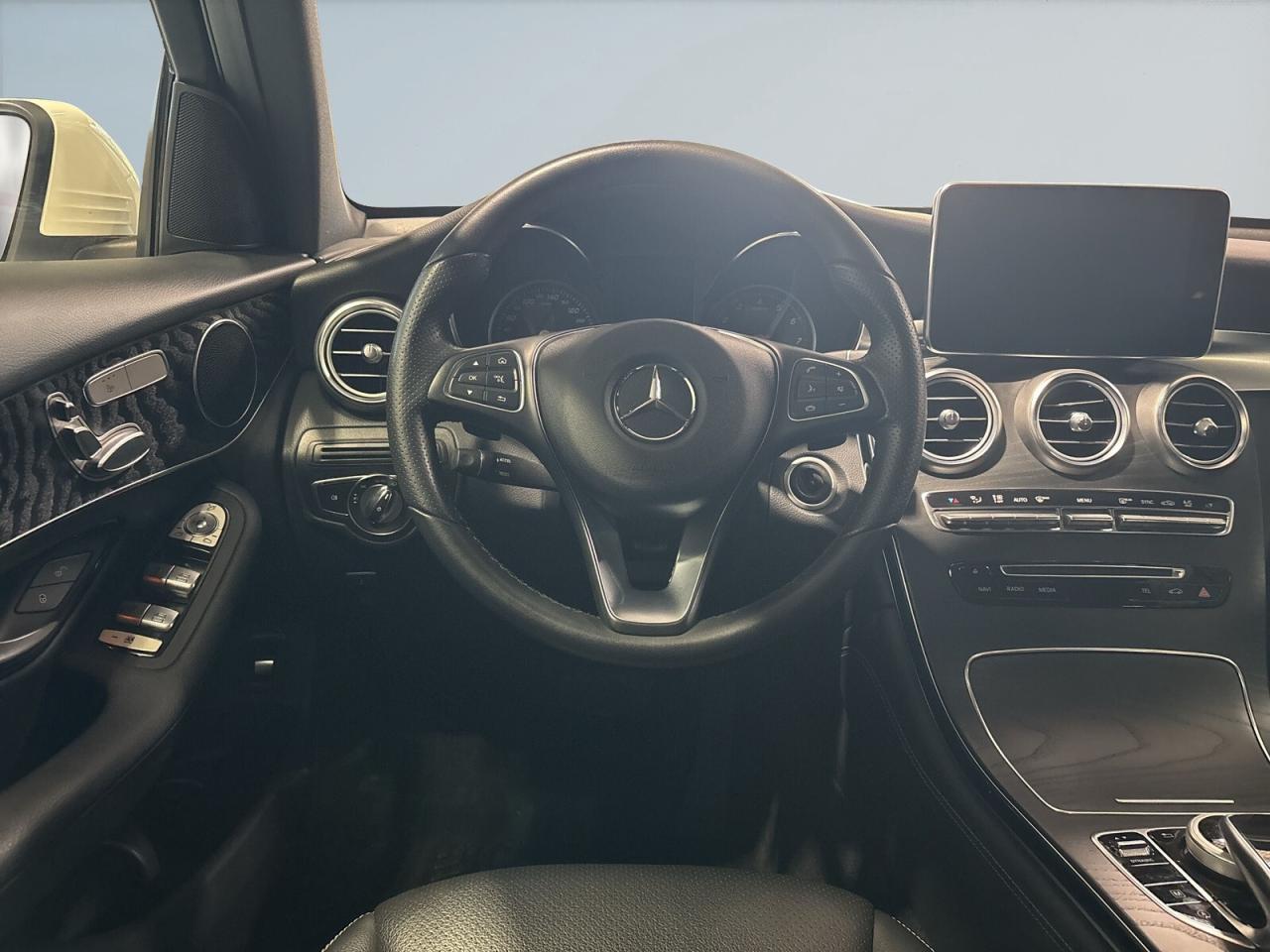 2018 Mercedes-Benz GLC-Class GLC 300 4MATIC / Car Play / Android / NAVI / Sunro Photo