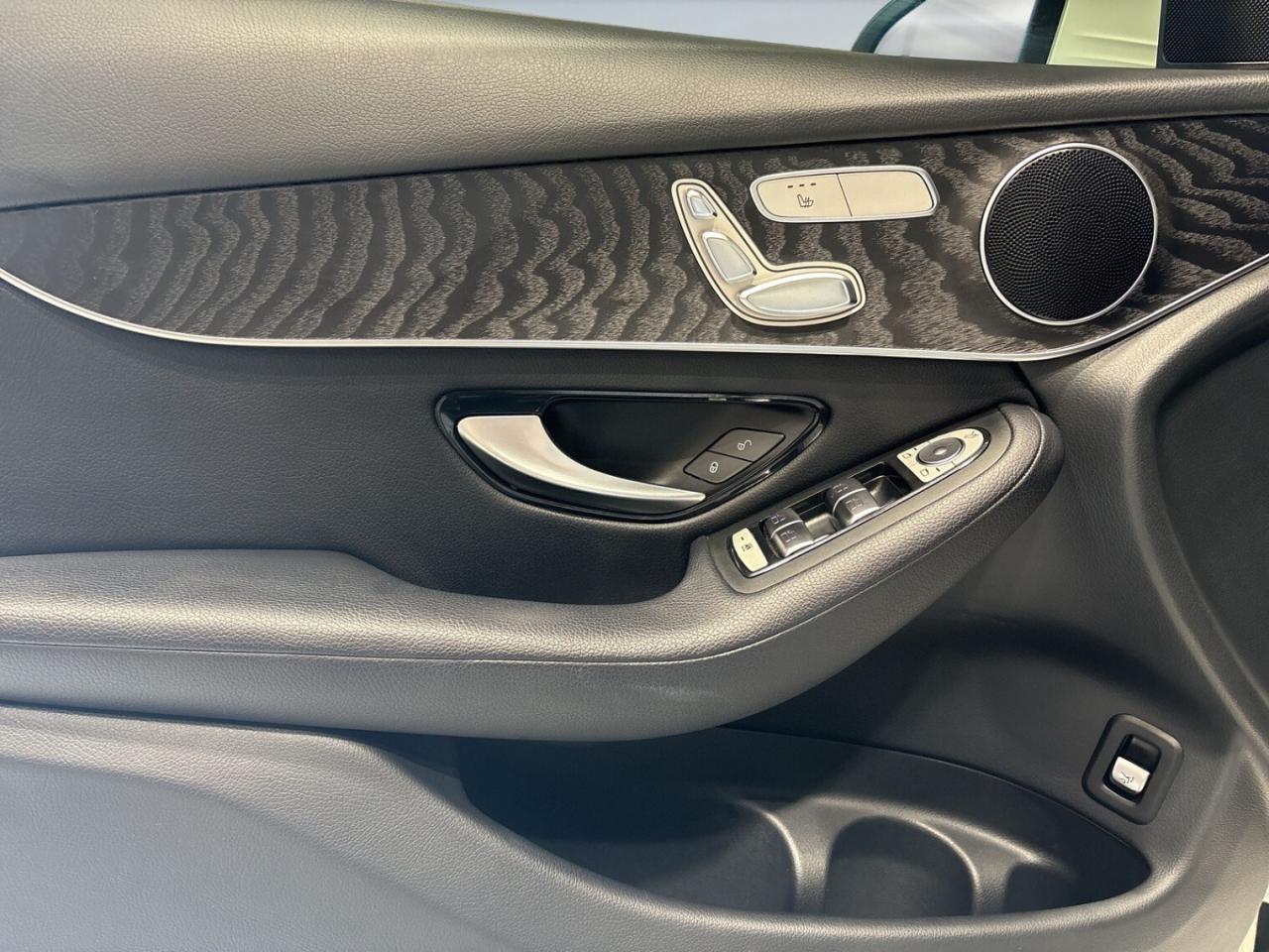 2018 Mercedes-Benz GLC-Class GLC 300 4MATIC / Car Play / Android / NAVI / Sunro Photo