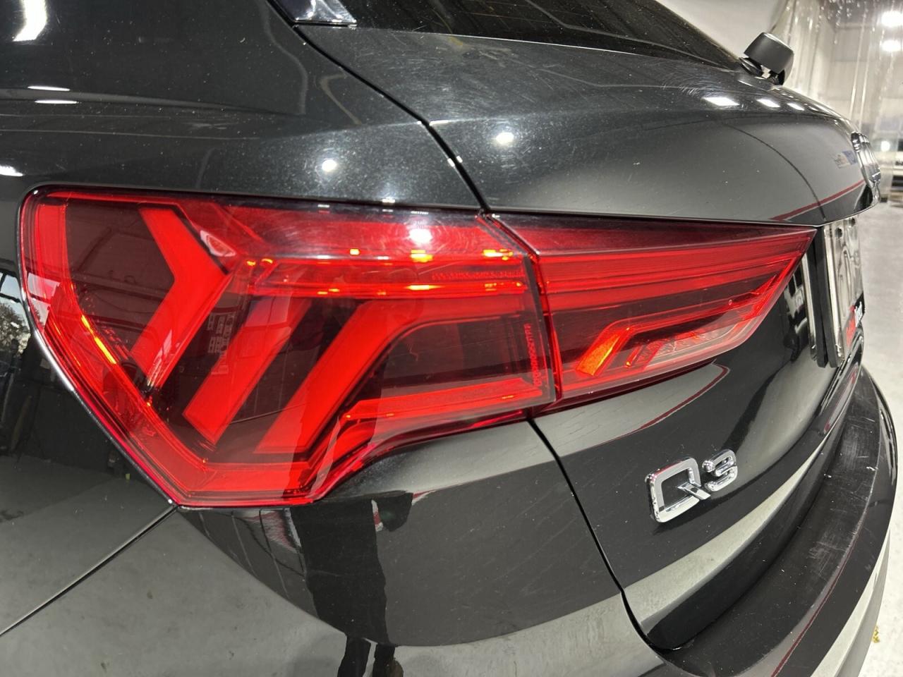 2022 Audi Q3 Komfort I quattro / Leather / NAVI / Car Play / Su Photo