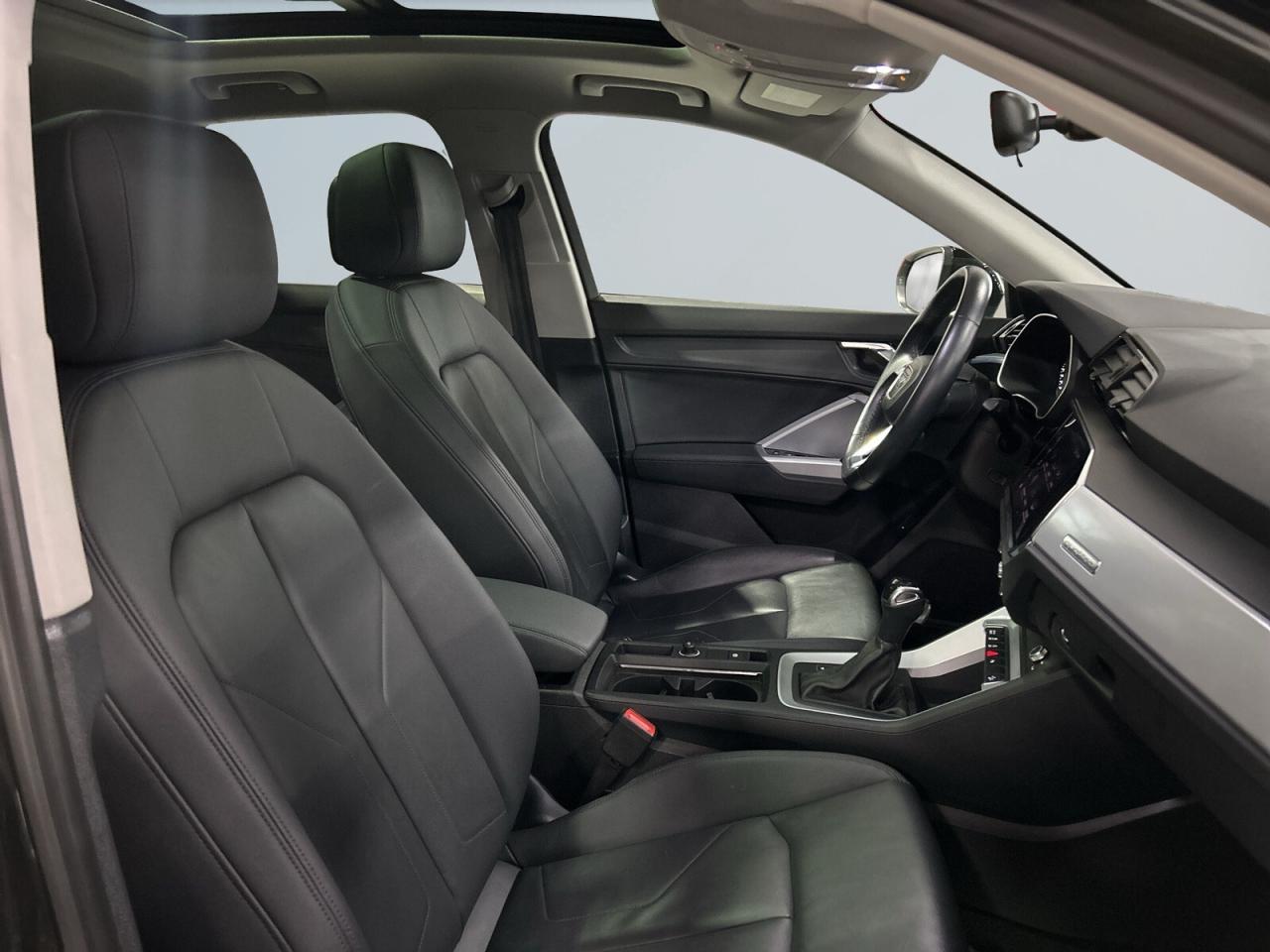 2022 Audi Q3 Komfort I quattro / Leather / NAVI / Car Play / Su Photo