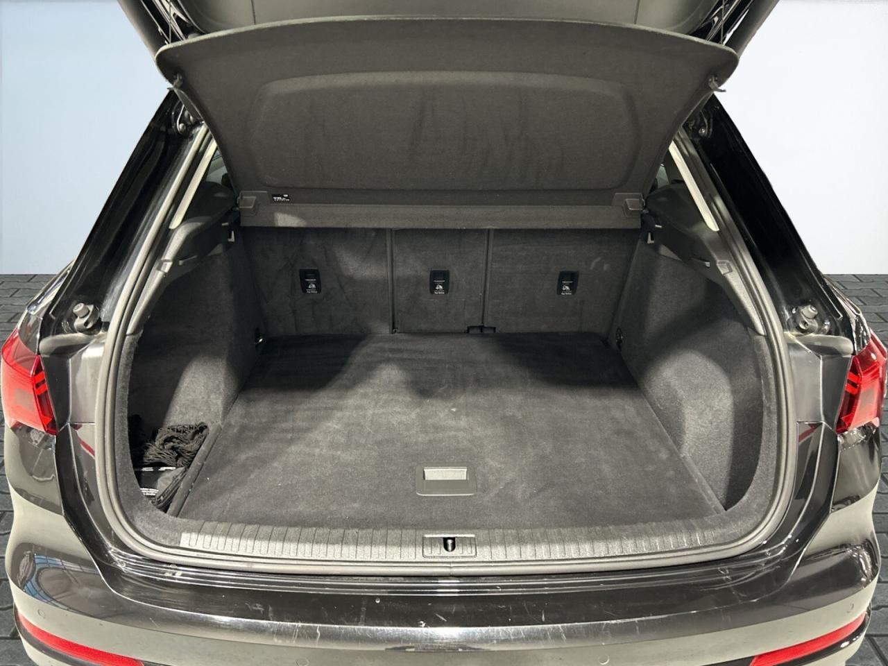 2022 Audi Q3 Komfort I quattro / Leather / NAVI / Car Play / Su Photo