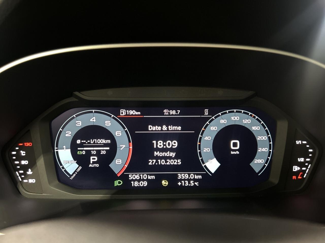 2022 Audi Q3 Komfort I quattro / Leather / NAVI / Car Play / Su Photo