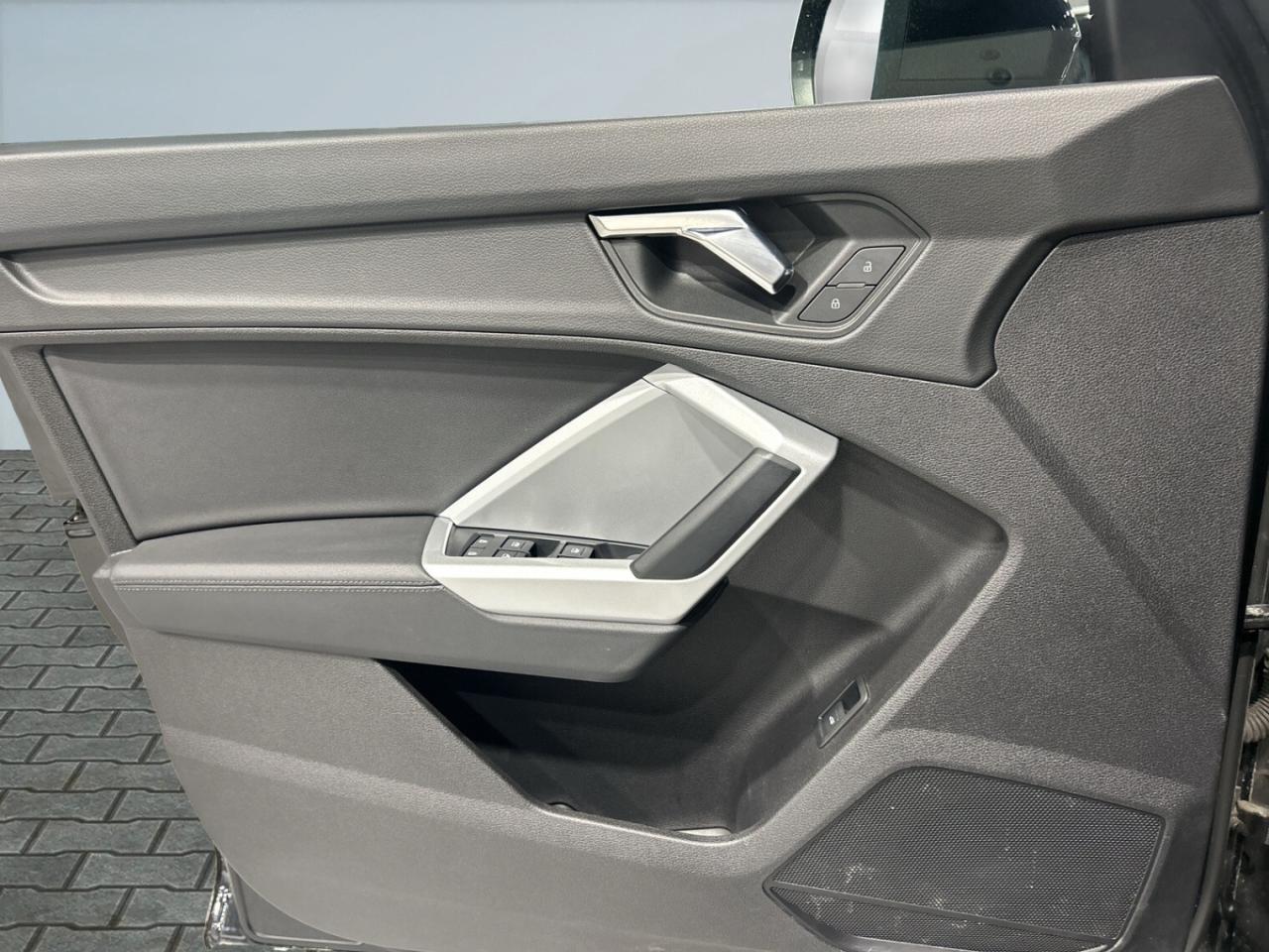 2022 Audi Q3 Komfort I quattro / Leather / NAVI / Car Play / Su Photo