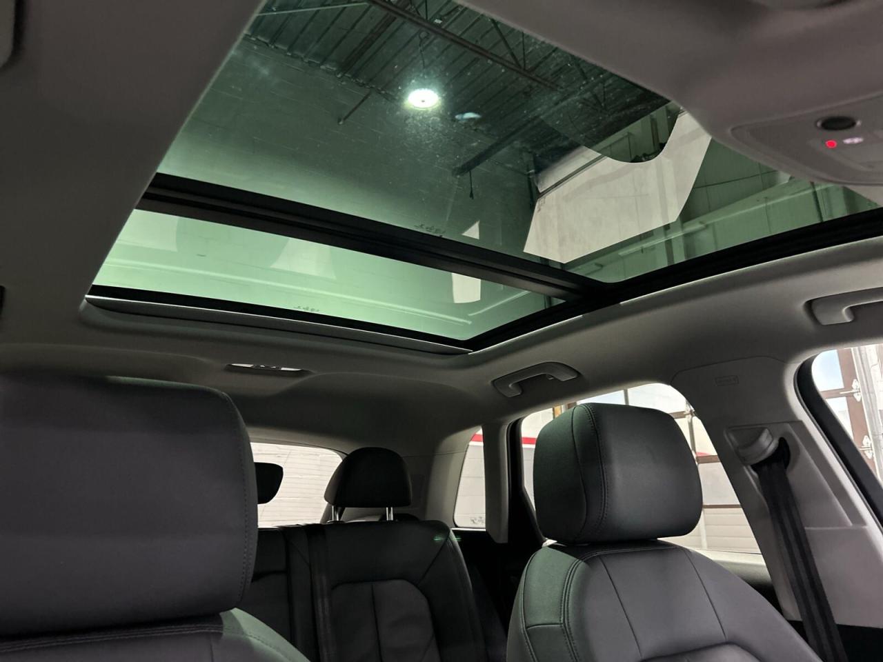 2022 Audi Q3 Komfort I quattro / Leather / NAVI / Car Play / Su Photo