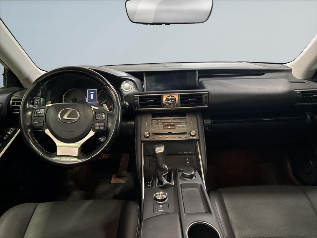 2019 Lexus IS IS 300 AWD / NAVI / Sunroof / Leather / B Cam / An Photo