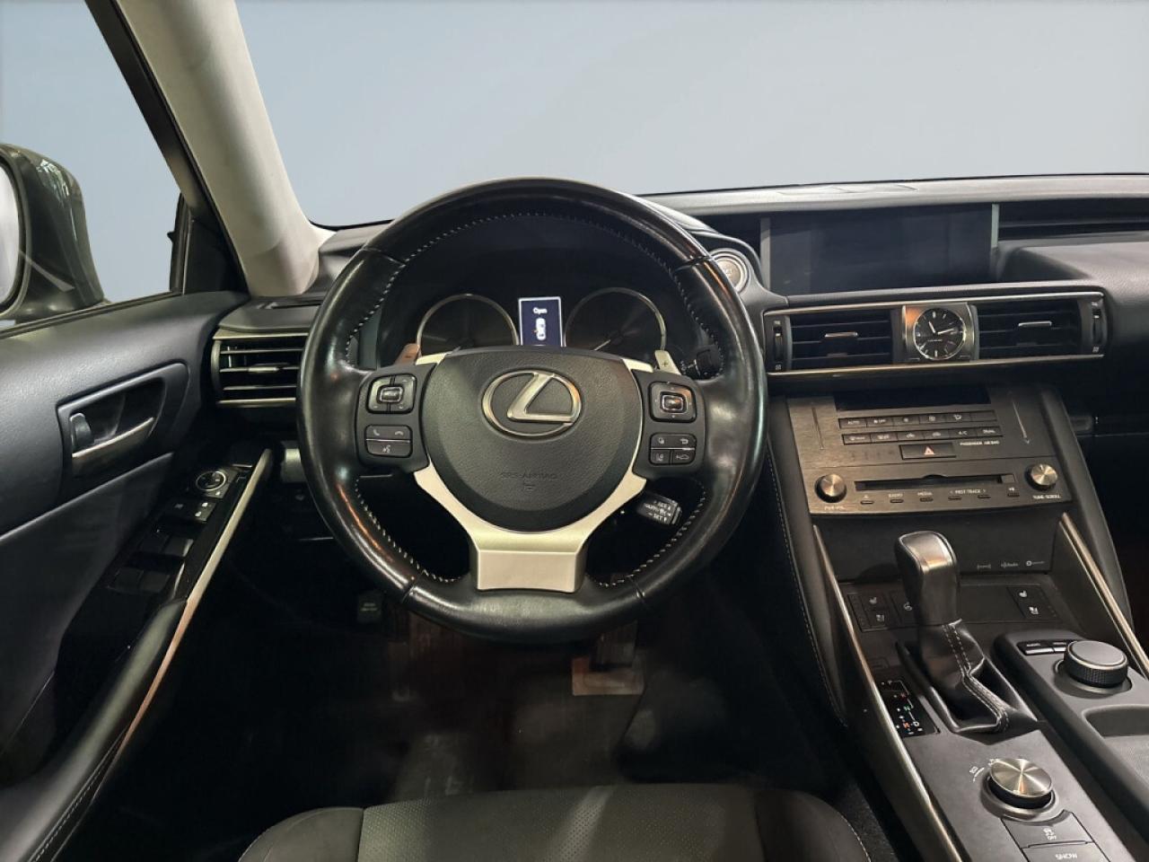 2019 Lexus IS IS 300 AWD / NAVI / Sunroof / Leather / B Cam / An Photo