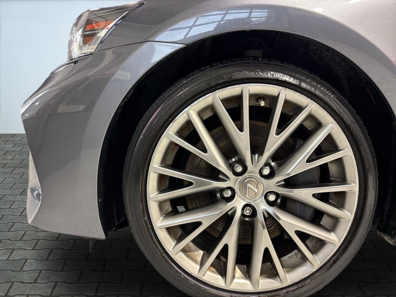 2019 Lexus IS IS 300 AWD / NAVI / Sunroof / Leather / B Cam / An Photo