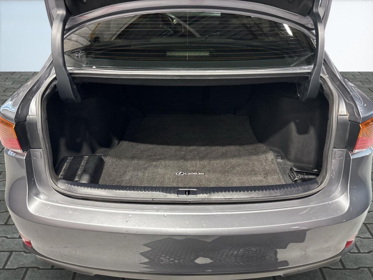 2019 Lexus IS IS 300 AWD / NAVI / Sunroof / Leather / B Cam / An Photo