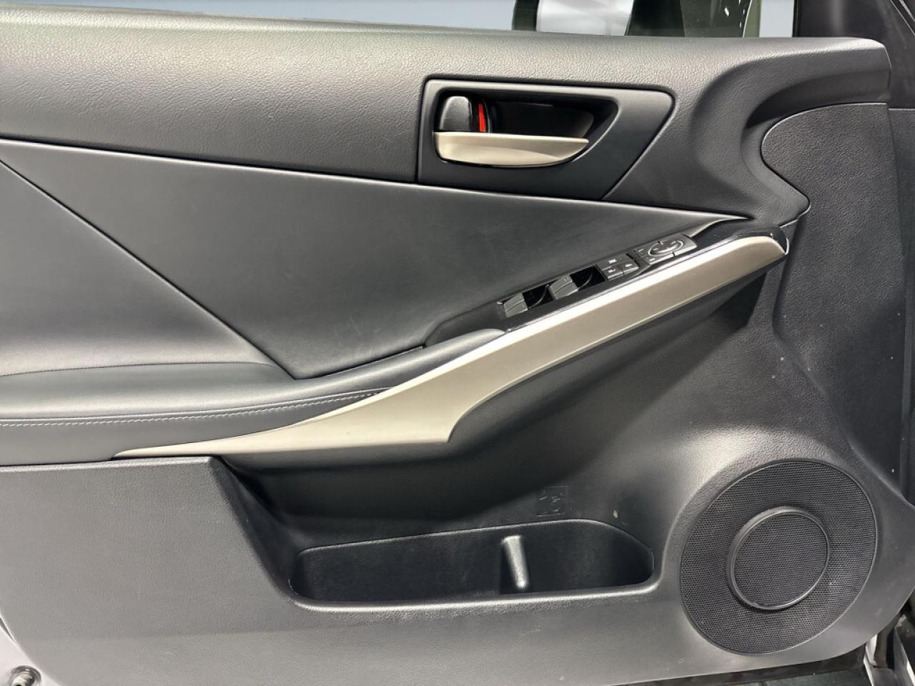 2019 Lexus IS IS 300 AWD / NAVI / Sunroof / Leather / B Cam / An Photo