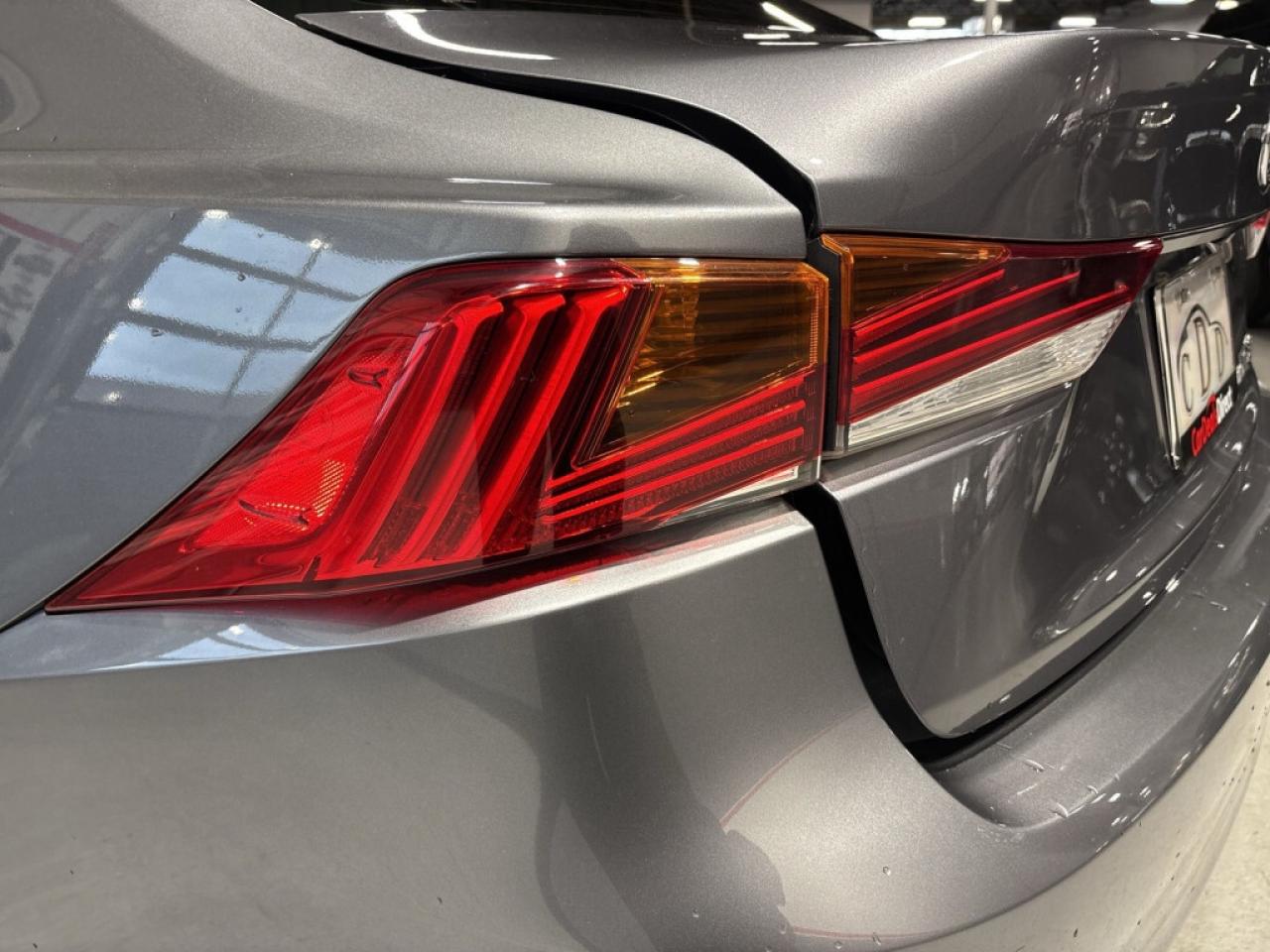 2019 Lexus IS IS 300 AWD / NAVI / Sunroof / Leather / B Cam / An Photo