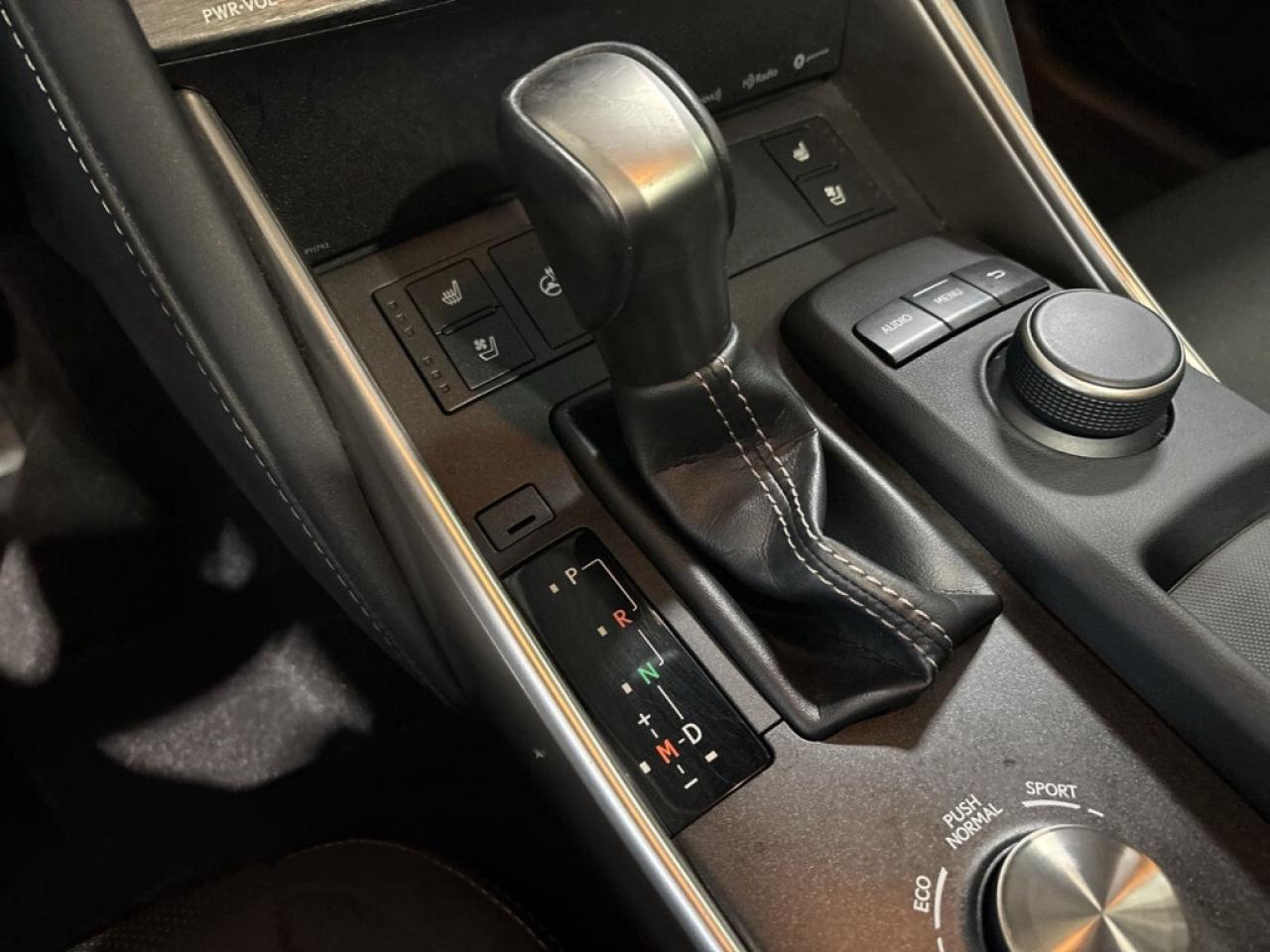 2019 Lexus IS IS 300 AWD / NAVI / Sunroof / Leather / B Cam / An Photo