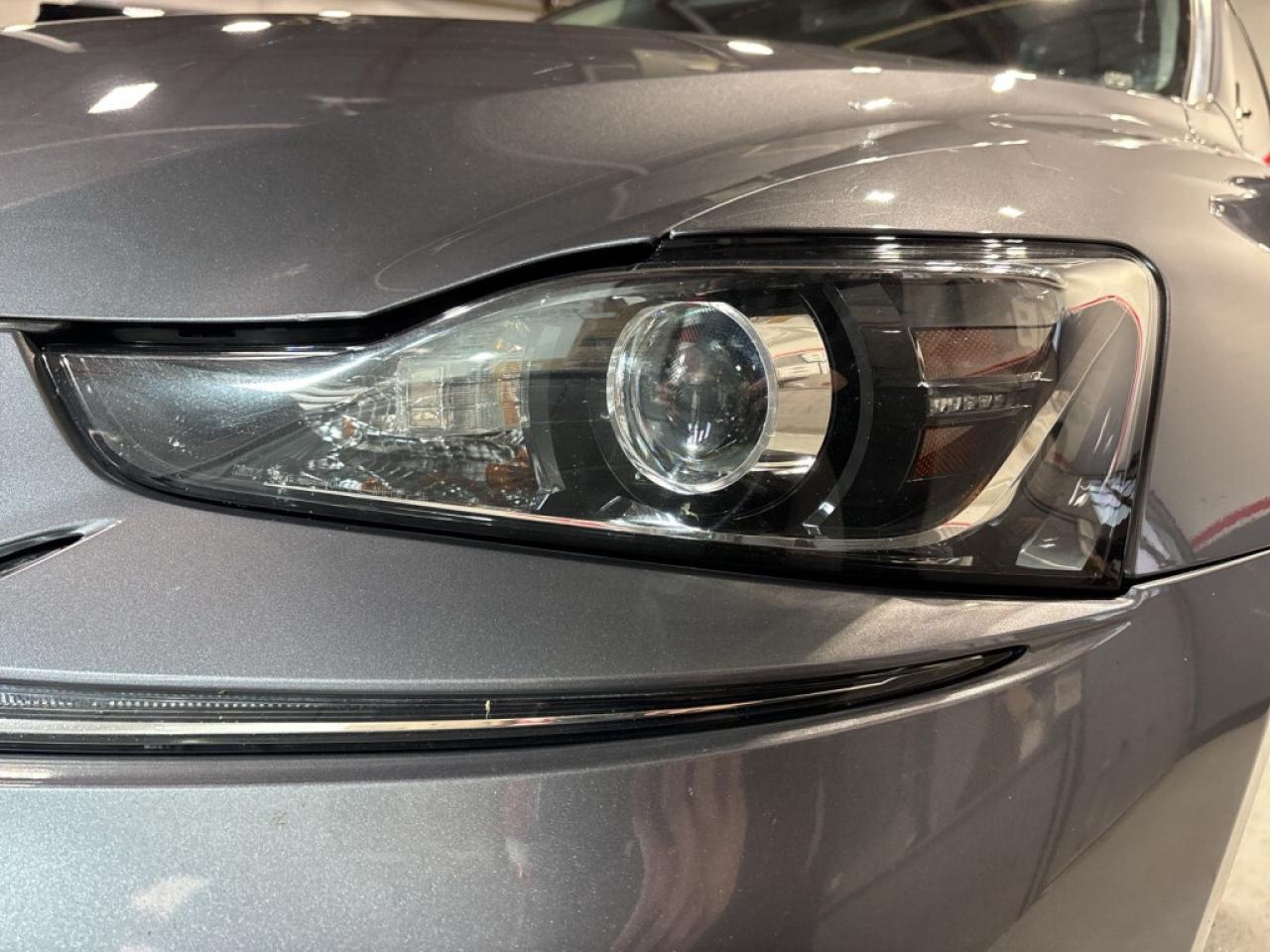 2019 Lexus IS IS 300 AWD / NAVI / Sunroof / Leather / B Cam / An Photo