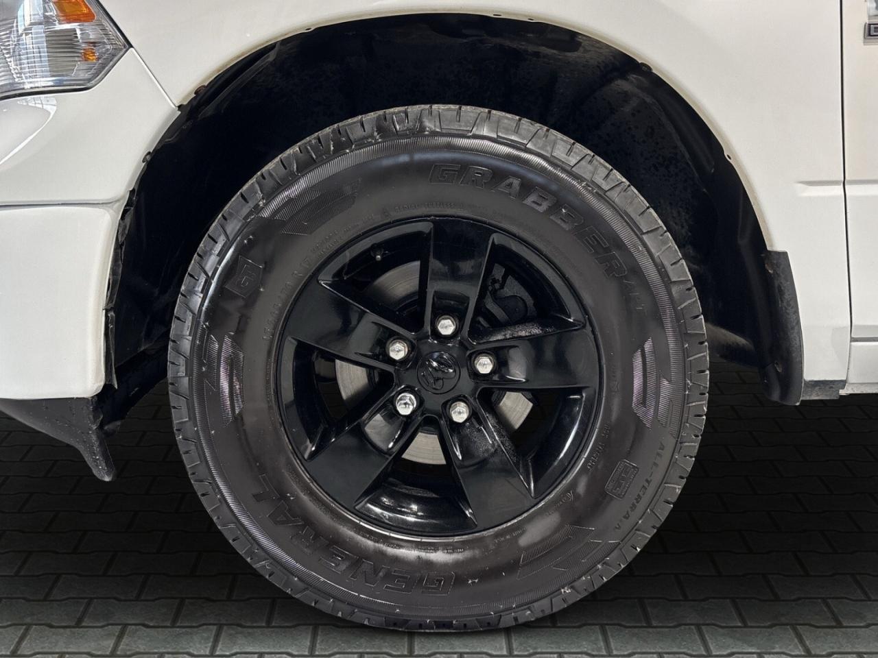 2022 RAM 1500 Classic SLT 4x4 HEMI V8 5.7L / Big Screen / Androi Photo4