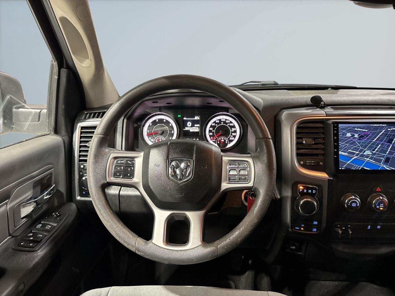 2022 RAM 1500 Classic SLT 4x4 HEMI V8 5.7L / Big Screen / Androi Photo