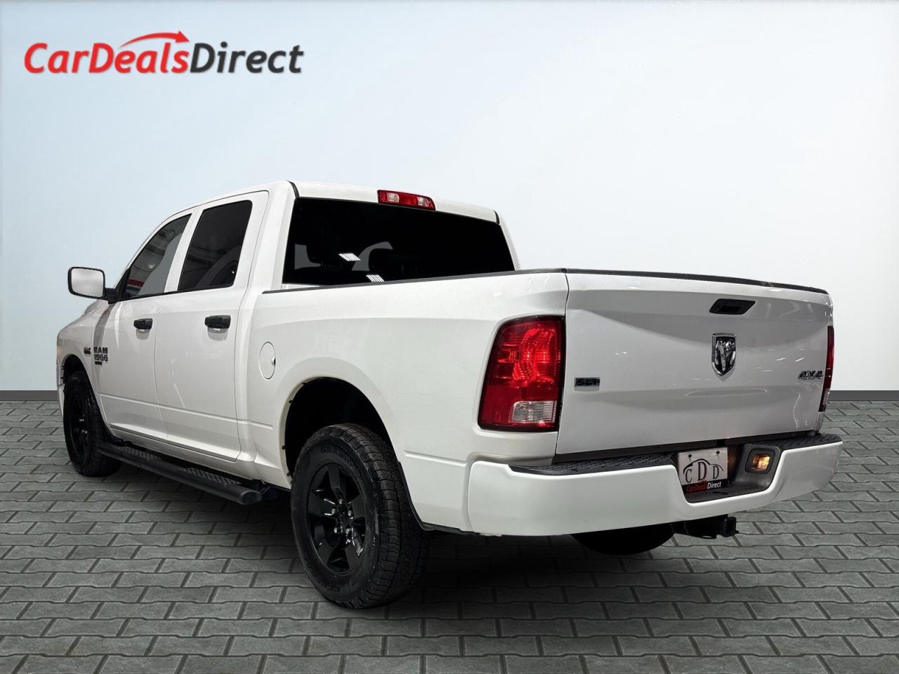 2022 RAM 1500 Classic SLT 4x4 HEMI V8 5.7L / Big Screen / Androi Photo