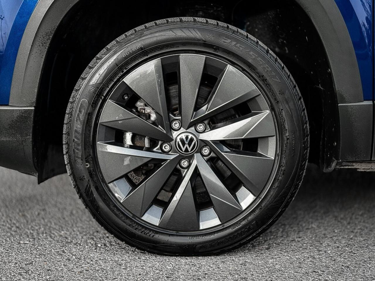 2024 Volkswagen Taos Comfortline   PANO ROOF   HEATED SEATS   CARPLAY Photo