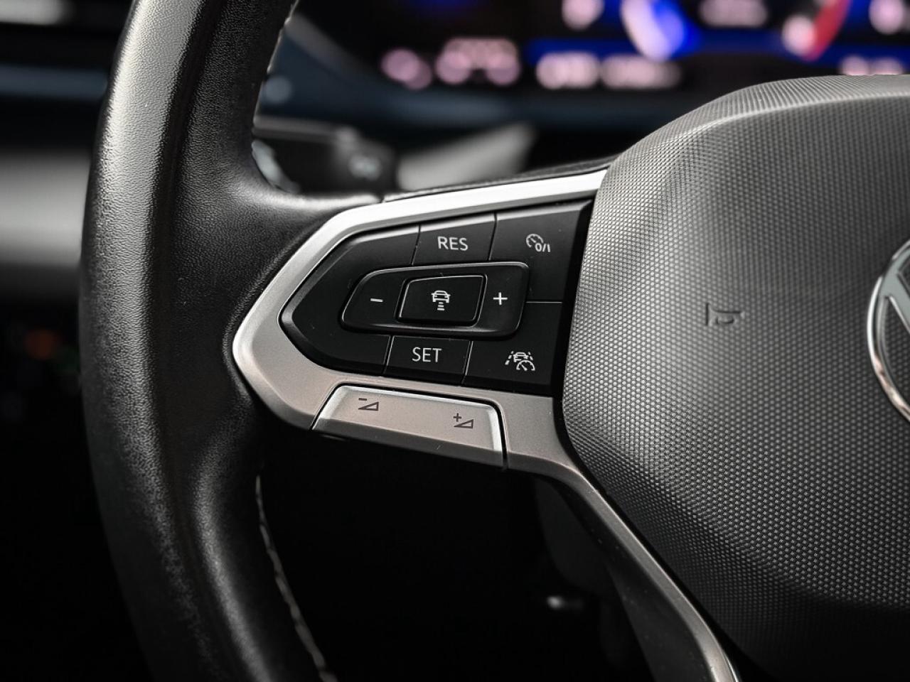 2024 Volkswagen Taos Comfortline   PANO ROOF   HEATED SEATS   CARPLAY Photo