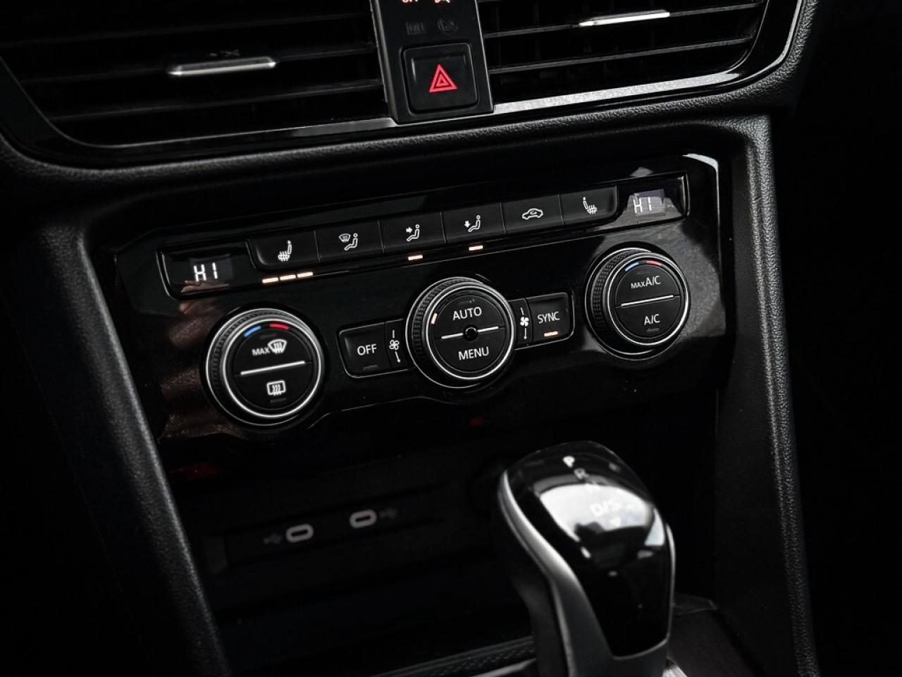 2024 Volkswagen Taos Comfortline   PANO ROOF   HEATED SEATS   CARPLAY Photo