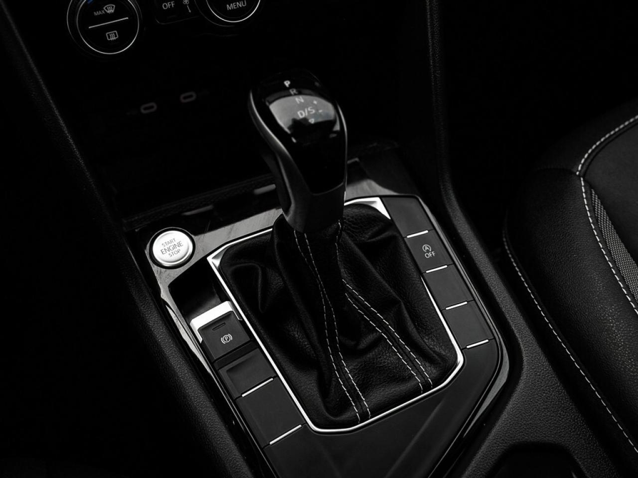 2024 Volkswagen Taos Comfortline   PANO ROOF   HEATED SEATS   CARPLAY Photo