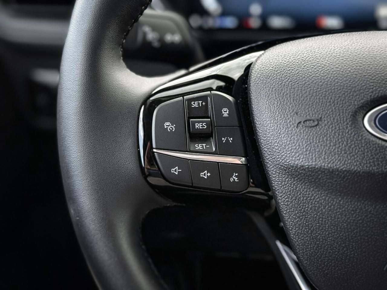 2025 Ford Escape Platinum   AWD   LANE KEEP   ADAPTIVE CRUISE   REM Photo