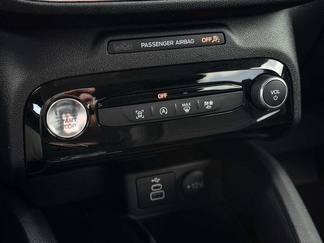 2025 Ford Escape Platinum   AWD   LANE KEEP   ADAPTIVE CRUISE   REM Photo