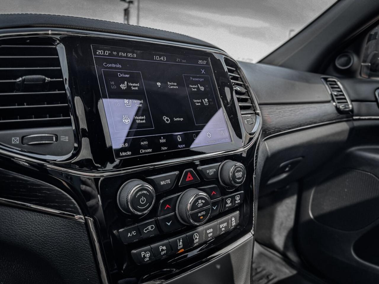 2020 Jeep Grand Cherokee Overland   HIGH ALTITUDE   HEATED/VENTED LEATHER Photo