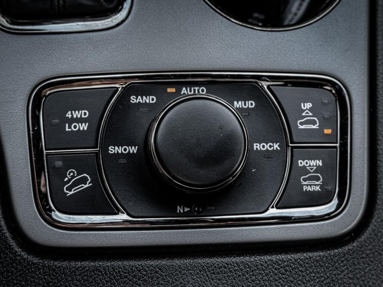 2020 Jeep Grand Cherokee Overland   HIGH ALTITUDE   HEATED/VENTED LEATHER Photo