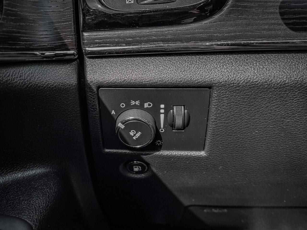 2020 Jeep Grand Cherokee Overland   HIGH ALTITUDE   HEATED/VENTED LEATHER Photo