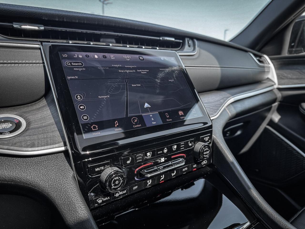 2025 Jeep Grand Cherokee 4xe ANNIVERSARY EDITION   PANO ROOF   360 CAM Photo