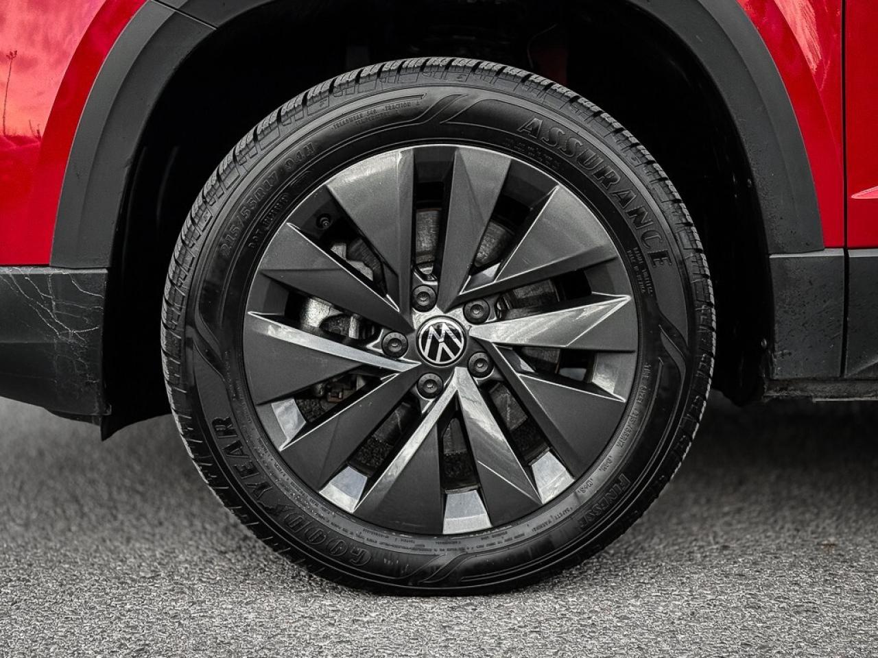 2024 Volkswagen Taos Comfortline   PANO ROOF   HEATED SEATS   CARPLAY Photo