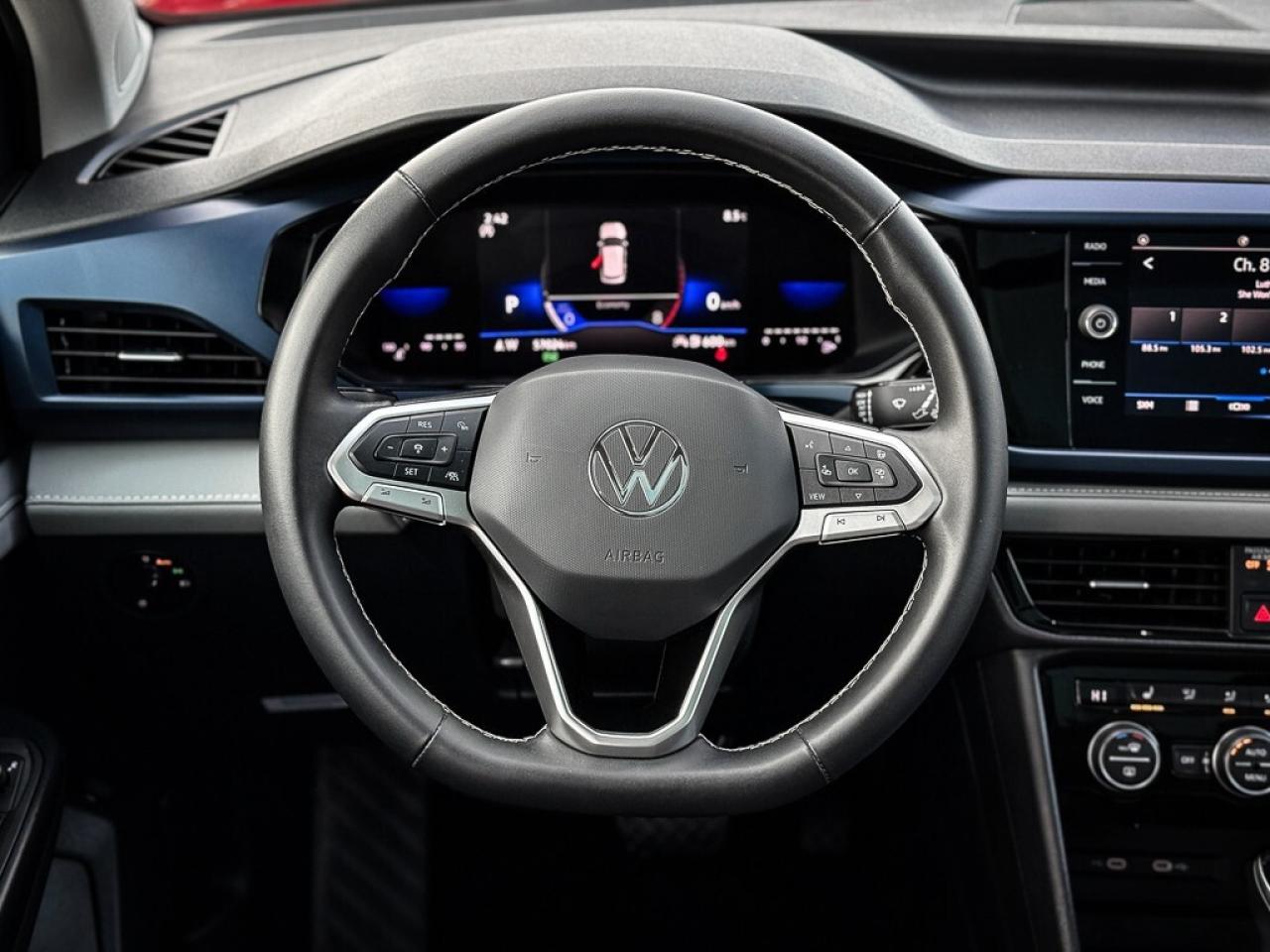 2024 Volkswagen Taos Comfortline   PANO ROOF   HEATED SEATS   CARPLAY Photo