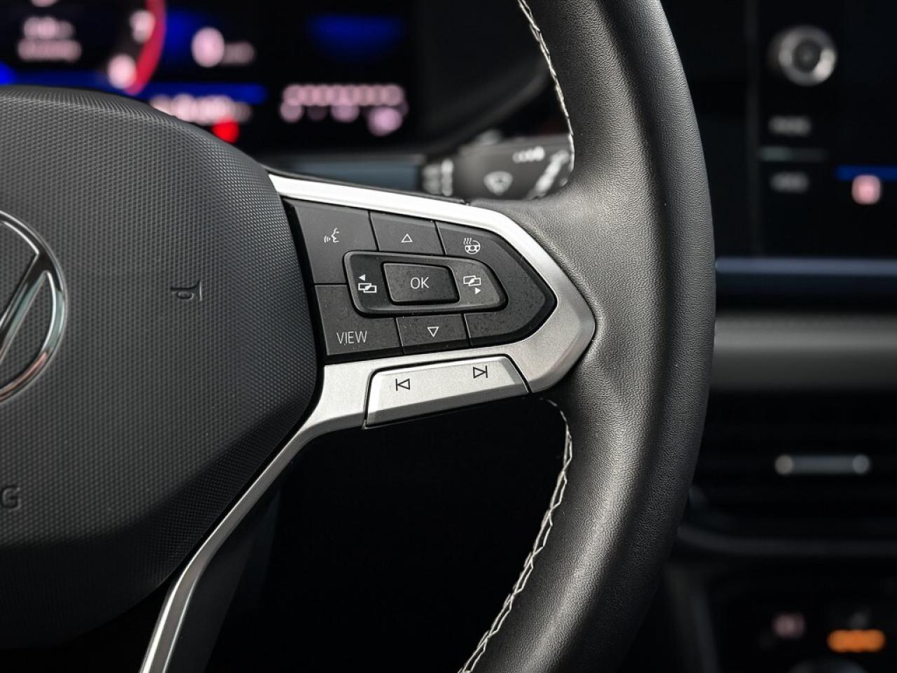 2024 Volkswagen Taos Comfortline   PANO ROOF   HEATED SEATS   CARPLAY Photo