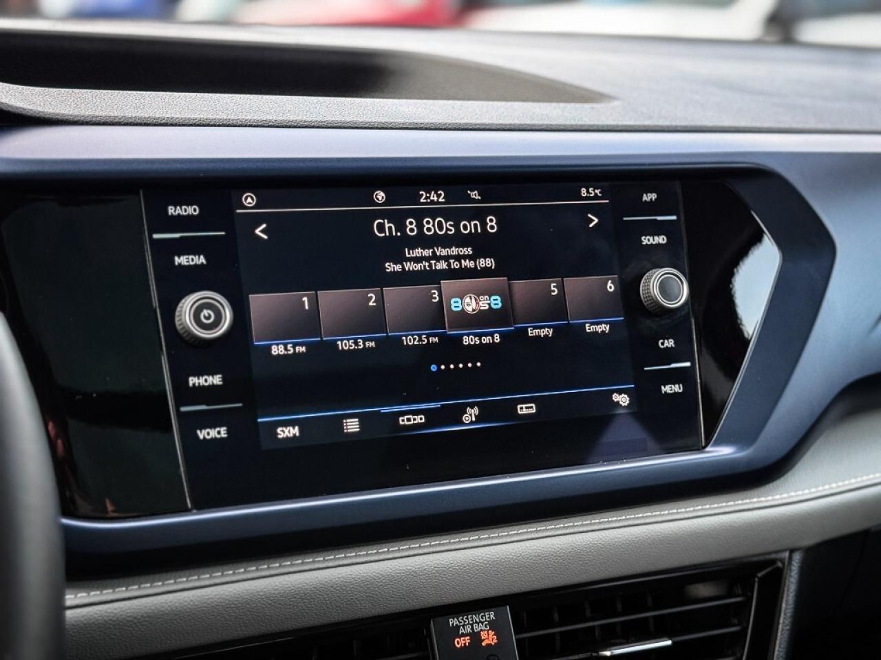 2024 Volkswagen Taos Comfortline   PANO ROOF   HEATED SEATS   CARPLAY Photo