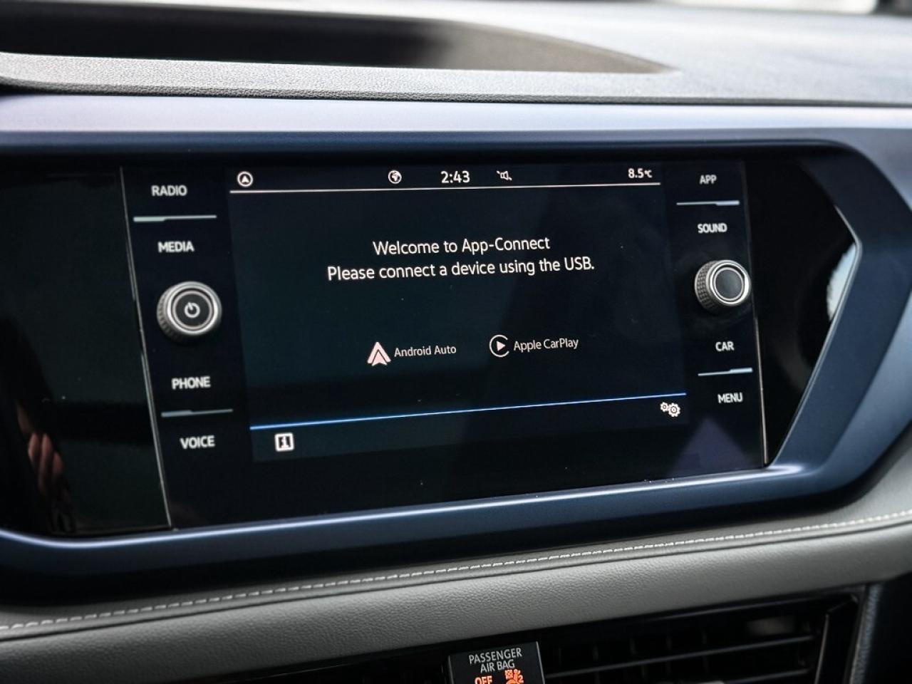 2024 Volkswagen Taos Comfortline   PANO ROOF   HEATED SEATS   CARPLAY Photo