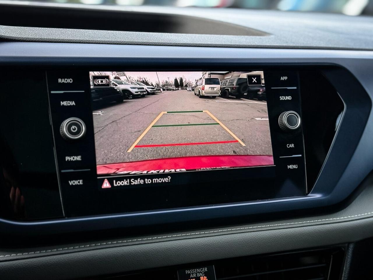 2024 Volkswagen Taos Comfortline   PANO ROOF   HEATED SEATS   CARPLAY Photo