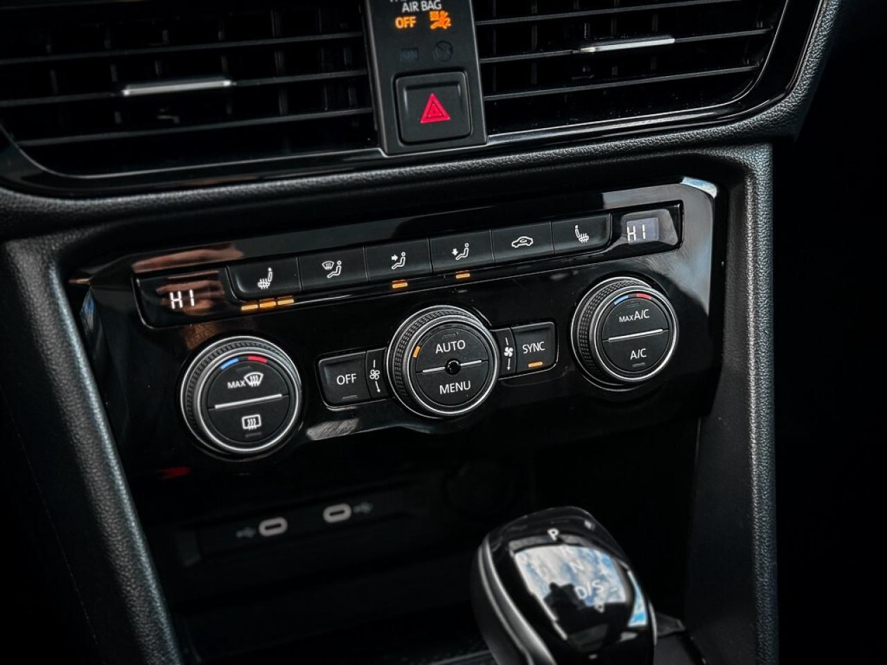 2024 Volkswagen Taos Comfortline   PANO ROOF   HEATED SEATS   CARPLAY Photo