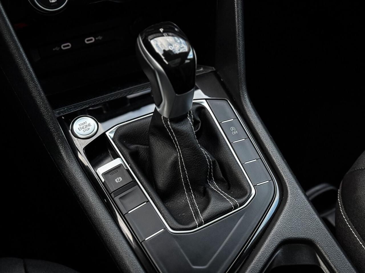 2024 Volkswagen Taos Comfortline   PANO ROOF   HEATED SEATS   CARPLAY Photo