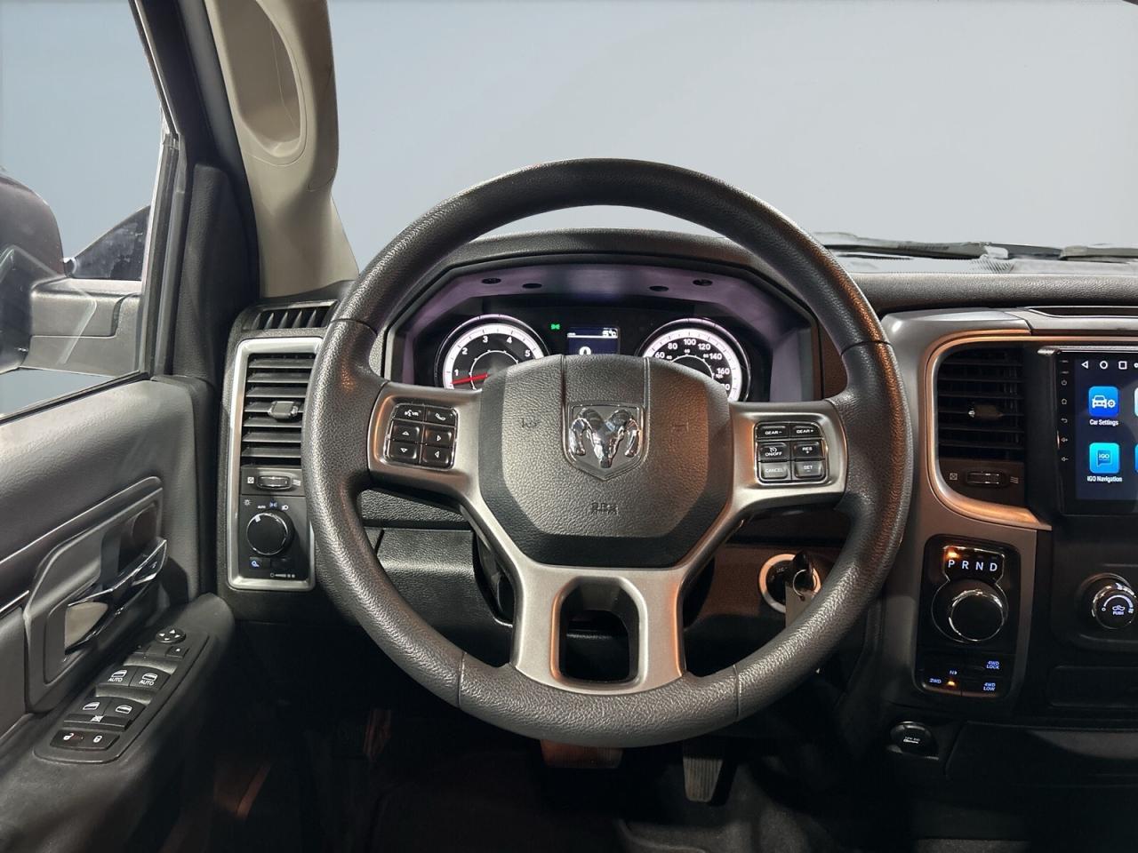 2023 RAM 1500 Classic SLT HEMY.5.7L / Big Screen / Back Up Cam / Bluetoo Photo