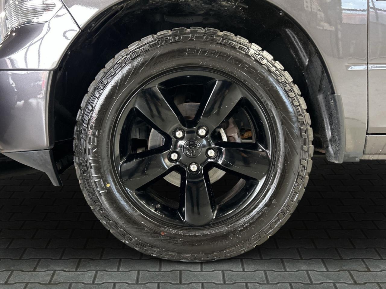 2023 RAM 1500 Classic SLT HEMY.5.7L / Big Screen / Back Up Cam / Bluetoo Photo