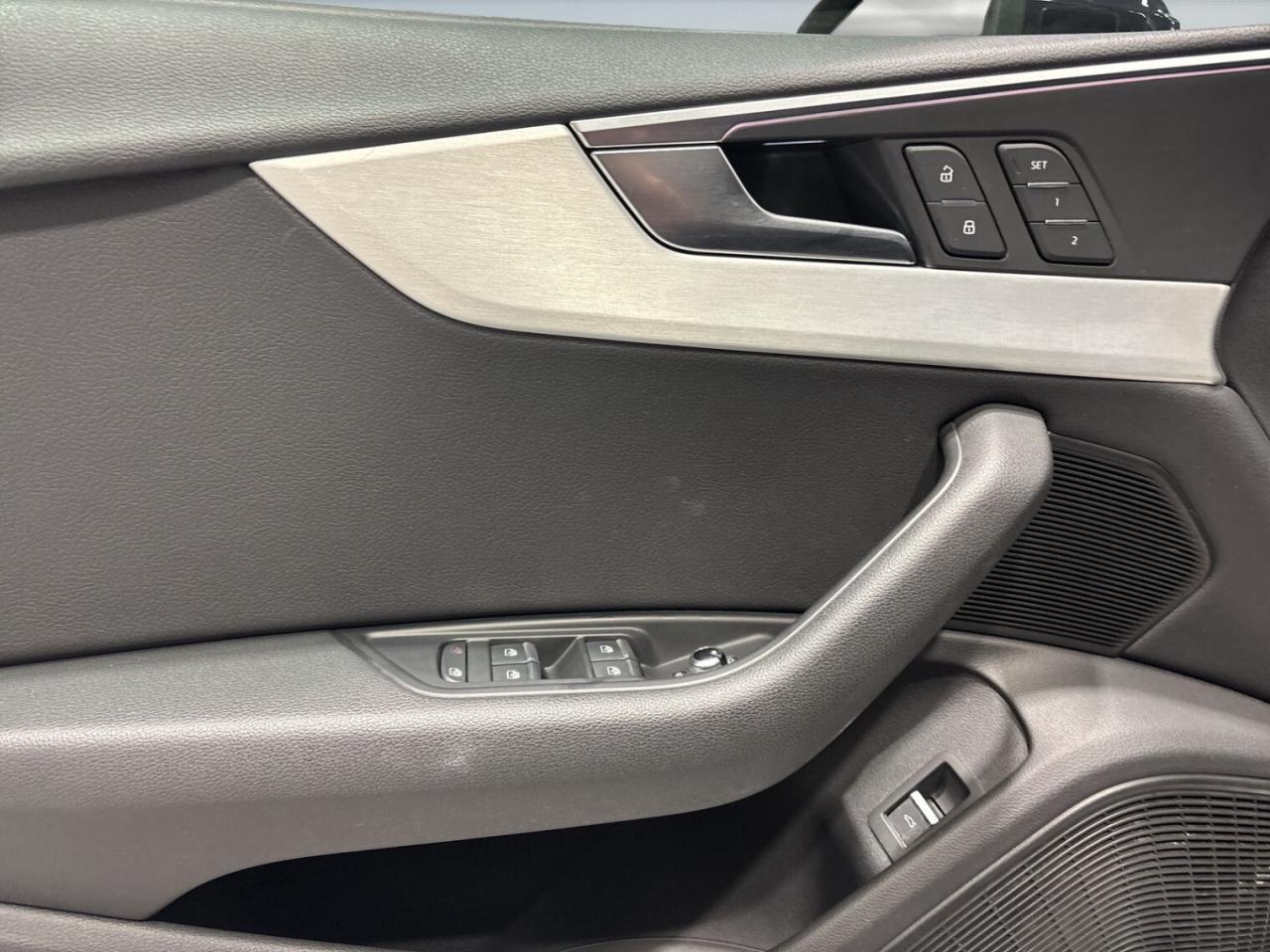 2018 Audi A5 Technik / S Line / NAVI / Sunroof / Leather / Andr Photo