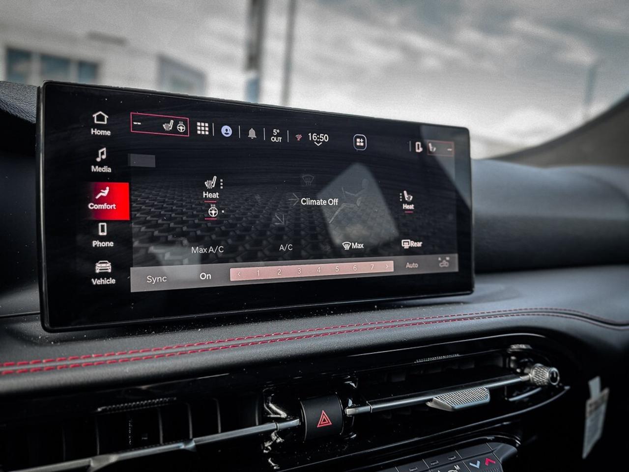 2024 Dodge Hornet GT   AWD   BLACKTOP & TRACK PACK   BLINDSPOT   HEA Photo