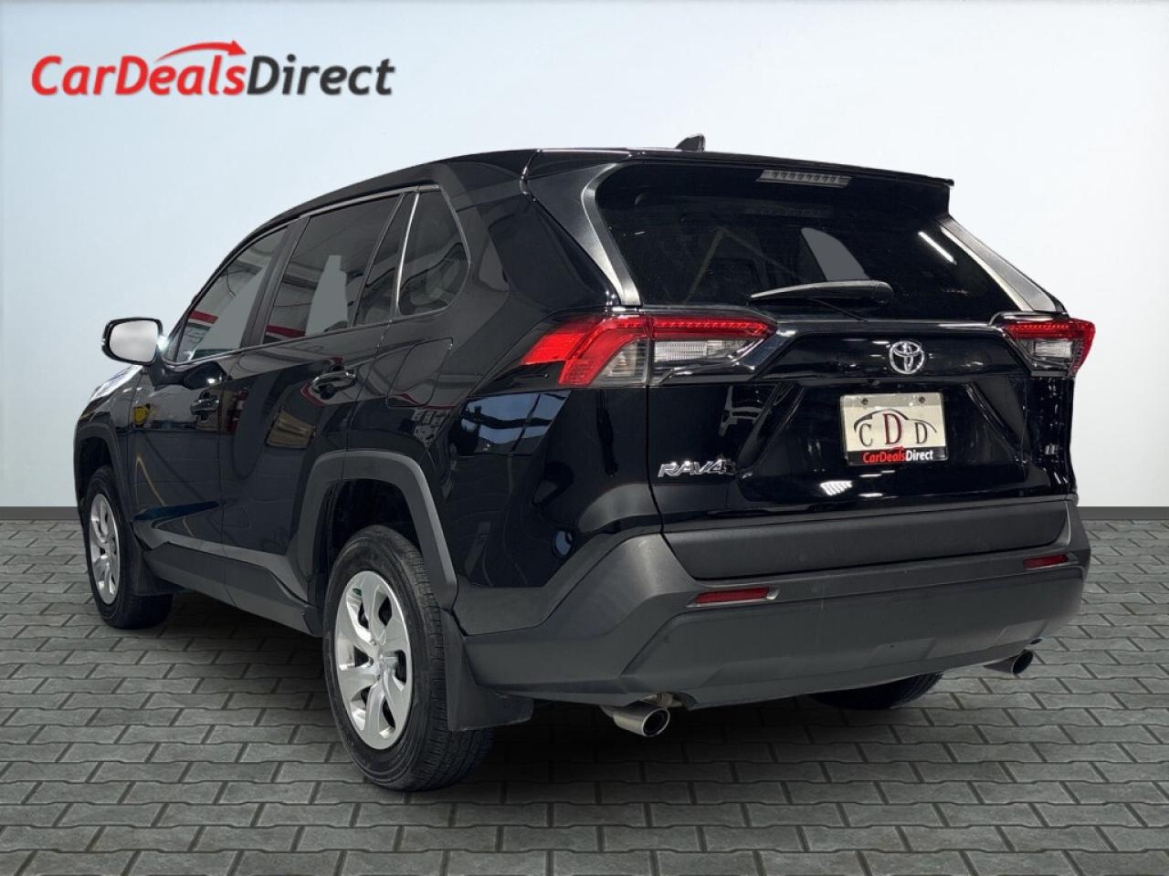 2022 Toyota RAV4 LE / Heated Seats / Lane Assist / Bluetooth / Back Photo4