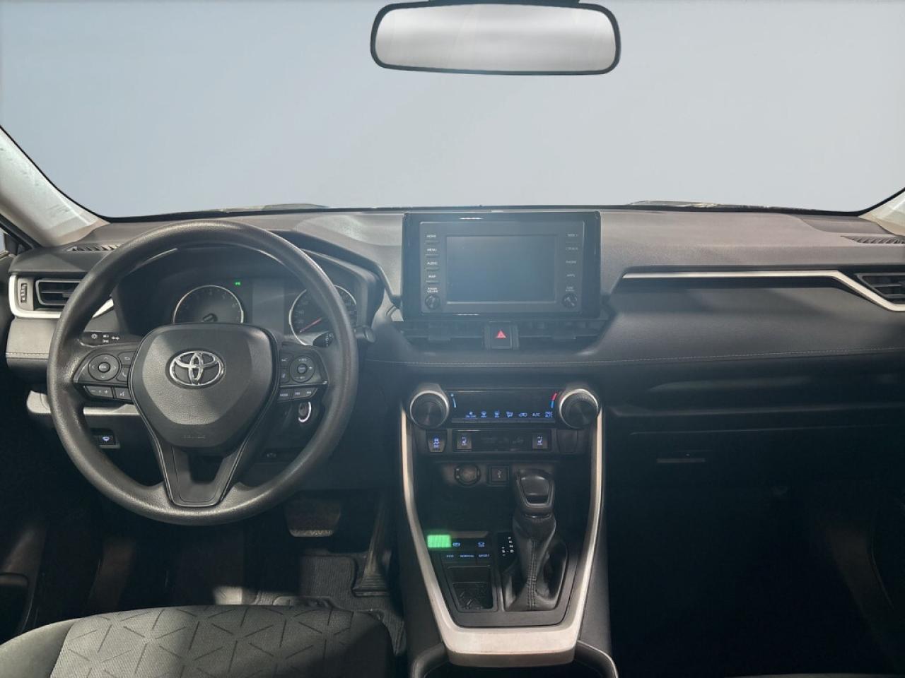 2022 Toyota RAV4 LE / Heated Seats / Lane Assist / Bluetooth / Back Photo