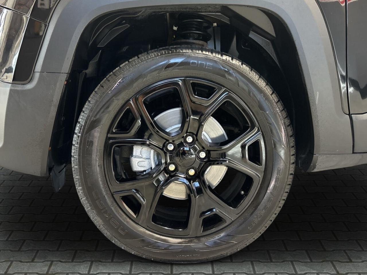 2018 Jeep Renegade Limited / AWD / Leather / Pan Sunroof / NAVI / Hea Photo