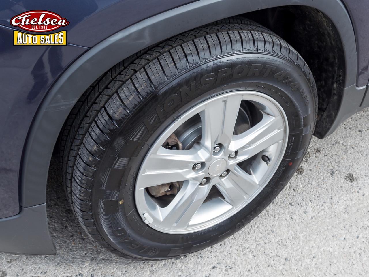 2019 Chevrolet Trax LS FWD Photo3